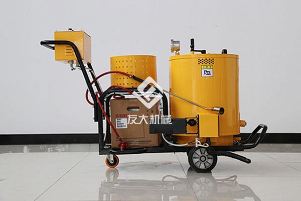 恒行6沥青灌缝机满足客户施工需求